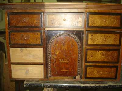 De gauche à droite, avant, pendant et aprés restauration.